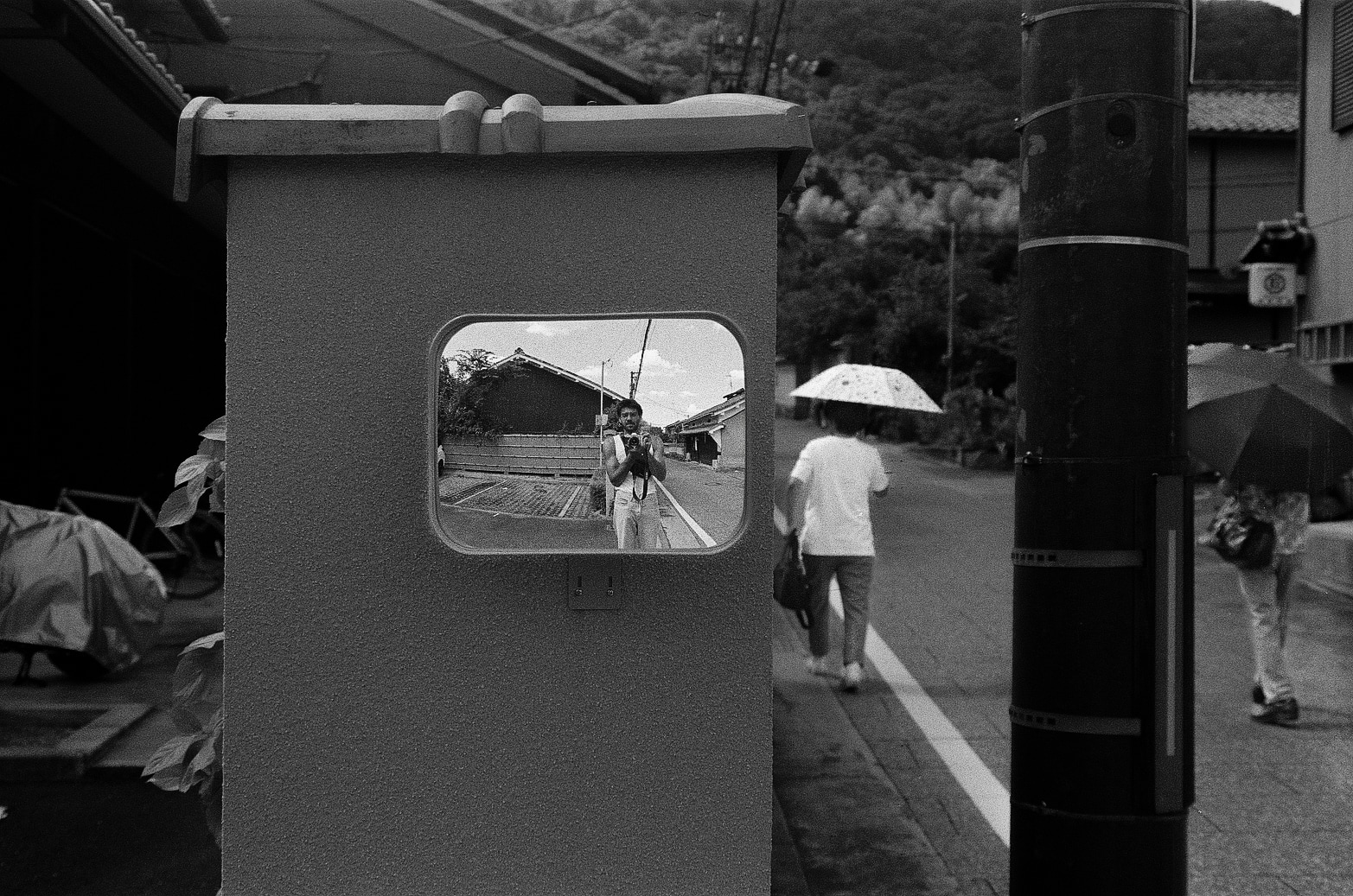 Louis Larrouturou - Art Direction JAPAN BLACK & WHITE